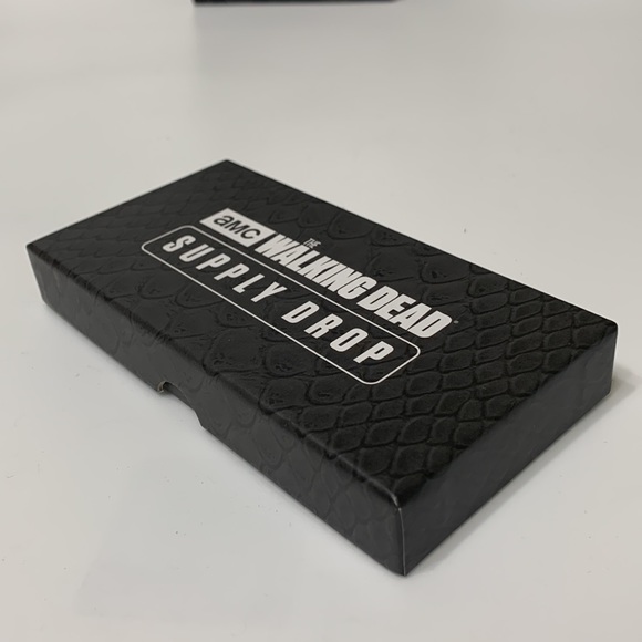 The WALKING DEAD Snake Bottle opener - Picture 10 of 11